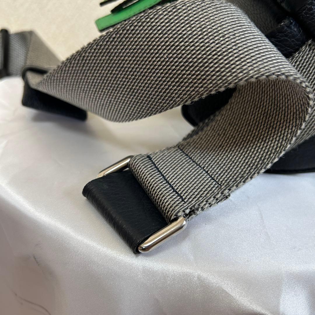 LOEWE ボディバッグ パズル ユニセックス