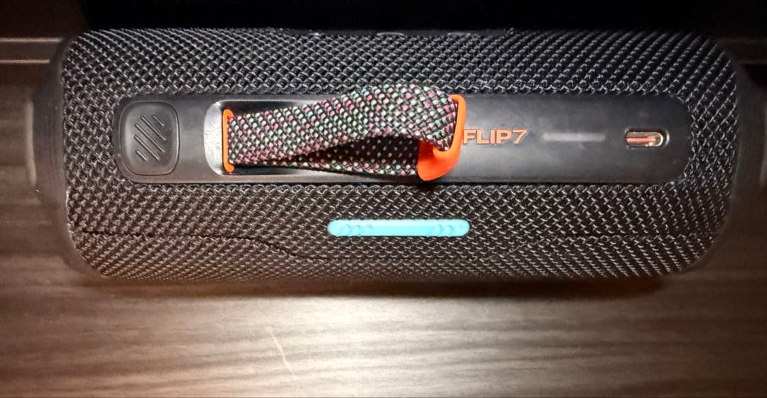 JBL FLIP 7 ポータブルスピーカー　ファンキーブラック