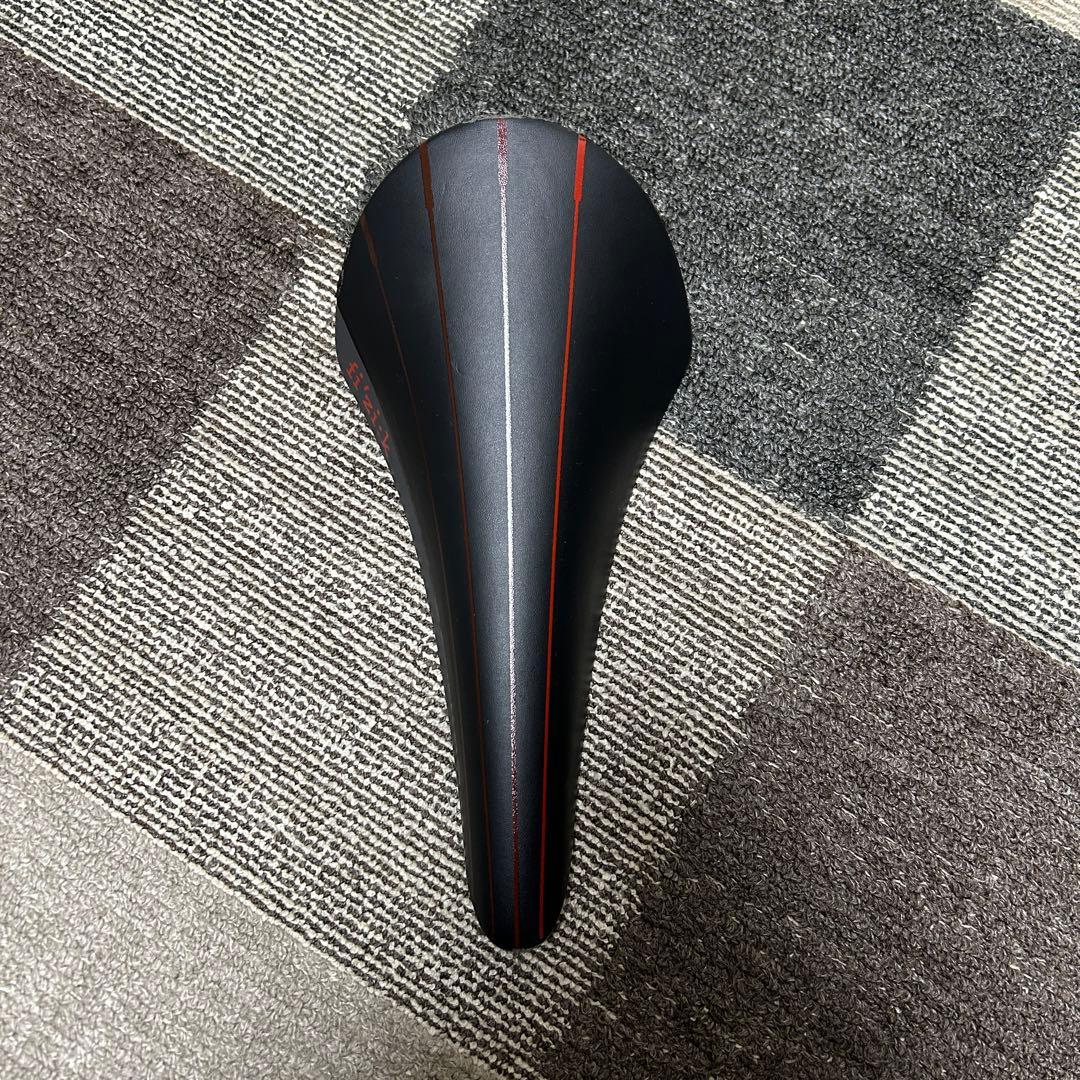 fi'zi:k Volta R3 フィジーク　サドル