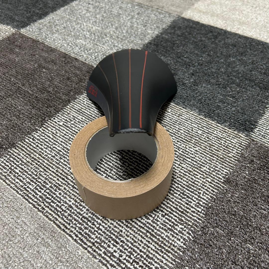 fi'zi:k Volta R3 フィジーク　サドル