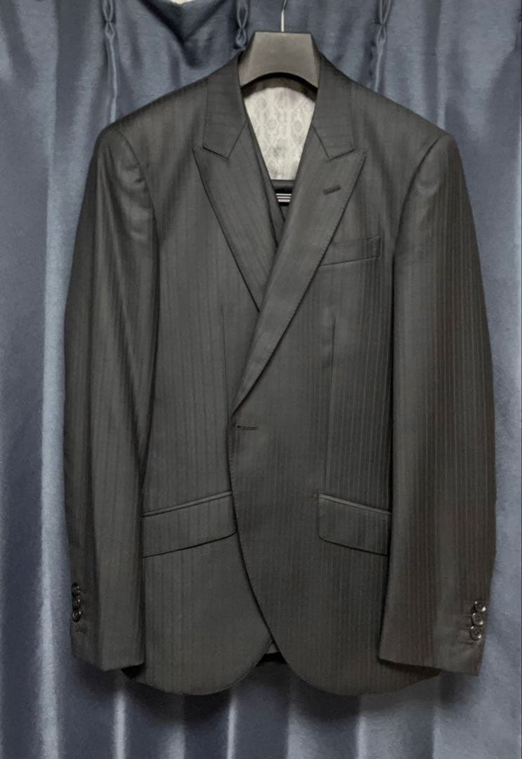 ロロピアーナ　ブラック シャドーストライプ ビジネススーツ（フォーマル兼用）