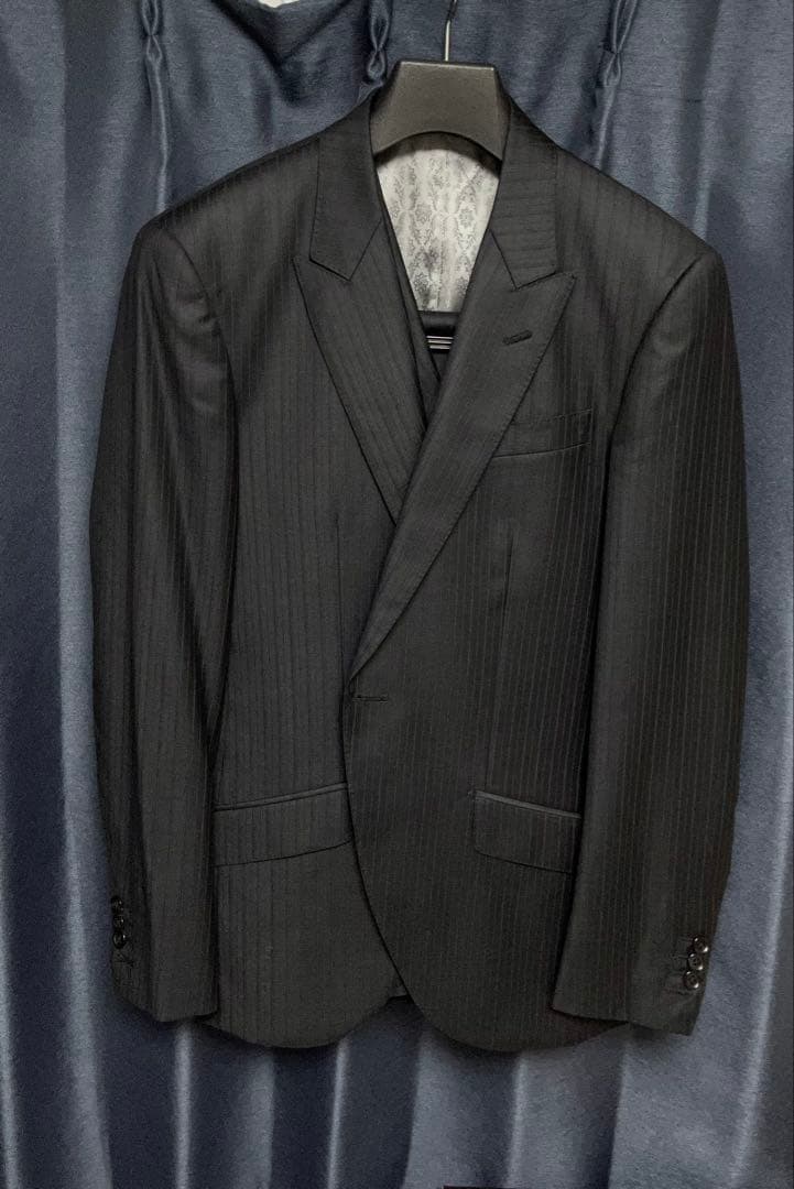 ロロピアーナ　ブラック シャドーストライプ ビジネススーツ（フォーマル兼用）