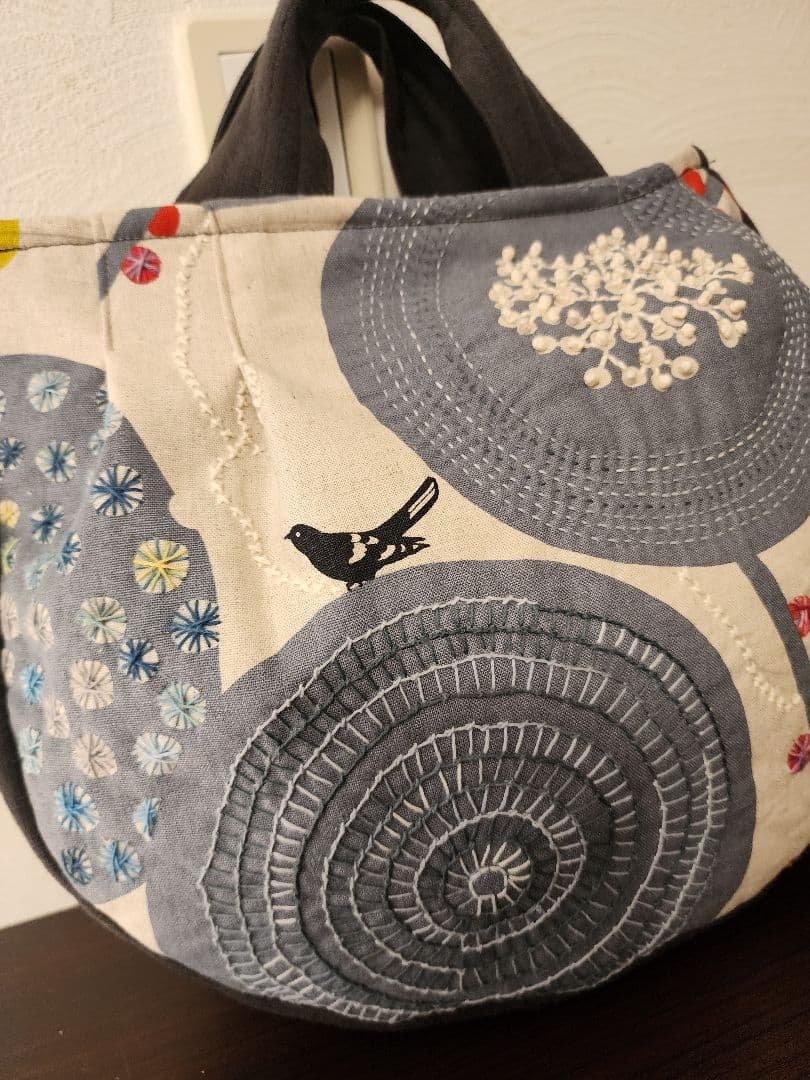 ❤　コロンとしたフォルムの可愛い刺し子トードバッグ　センソユニコ慈雨等