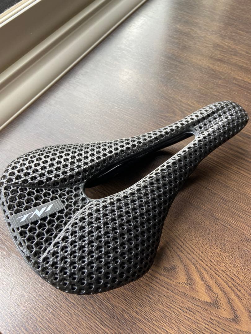 TNI 3D カーボンサドル