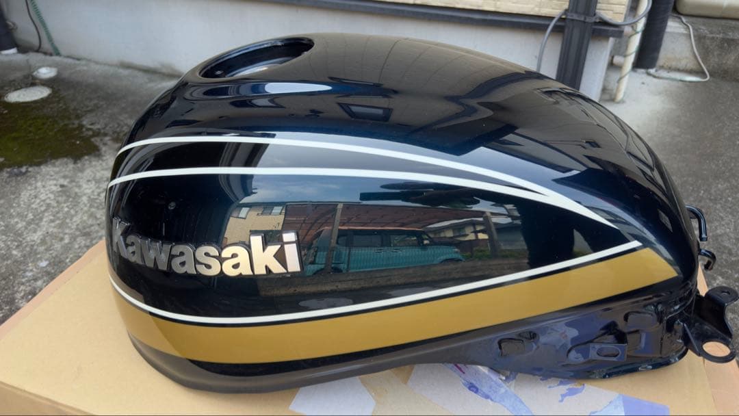 M*a様 Z900RS フューエルタンク 中古品