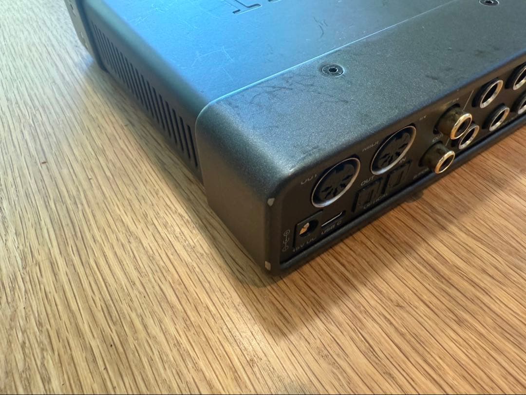 MOTUのUltraLite mk5 オーディオインターフェイス