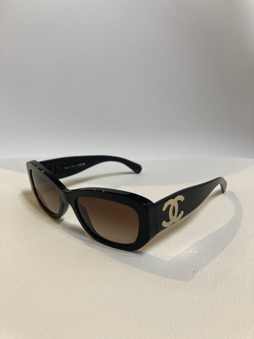 CHANEL 5493 c622 ブラック　ココマーク　サングラス　スクエア