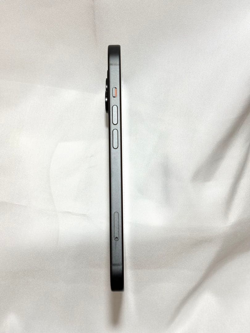 【美品】Apple iPhone 15 ブラック　本体