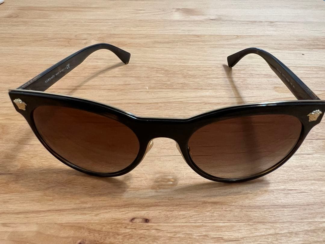 VERSACE キャットアイサングラス ブラック