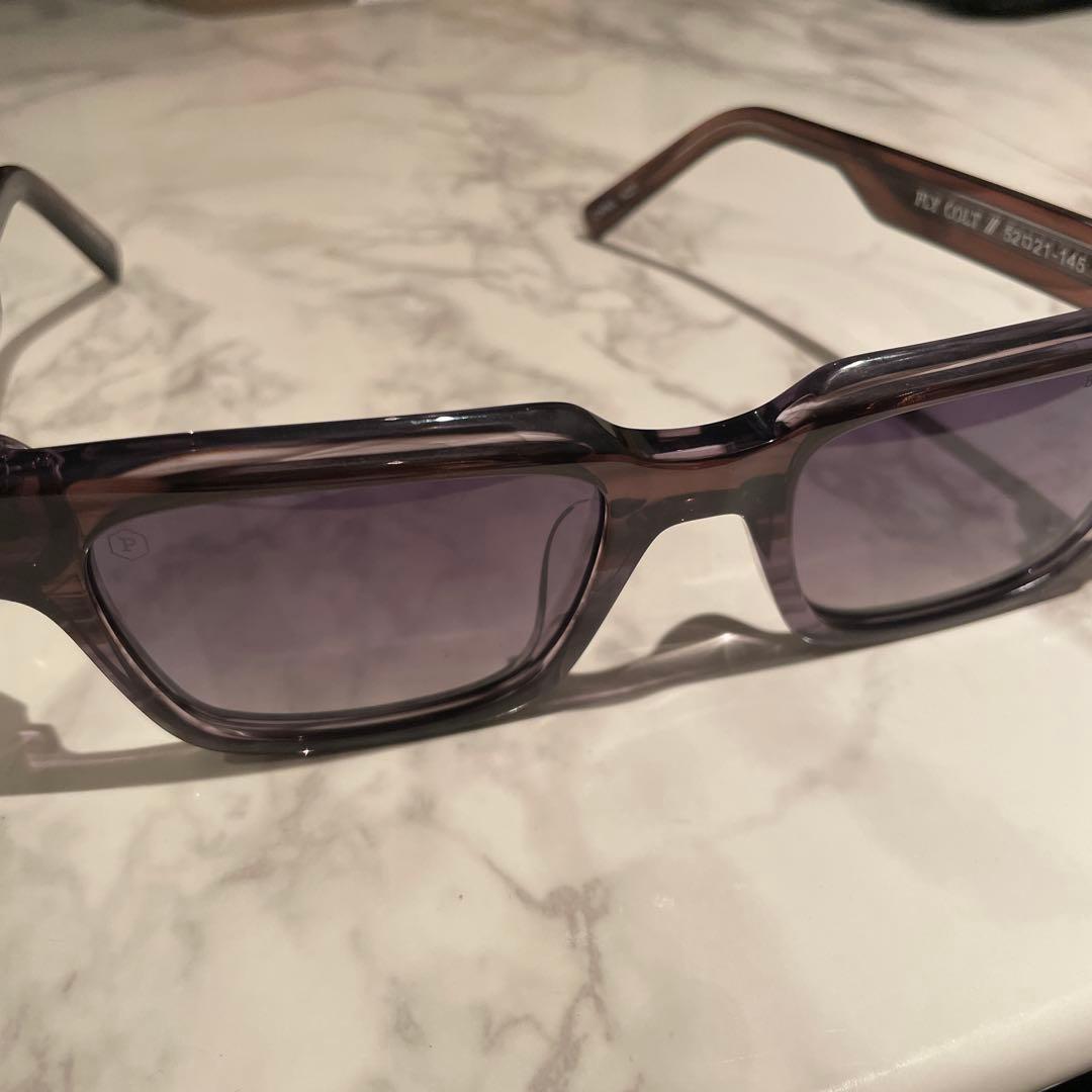 BLACKFLYS グレー スクエアサングラス　箱付き！！