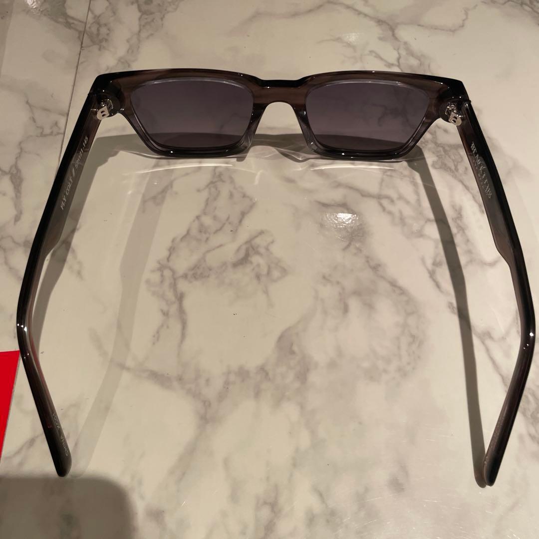 BLACKFLYS グレー スクエアサングラス　箱付き！！