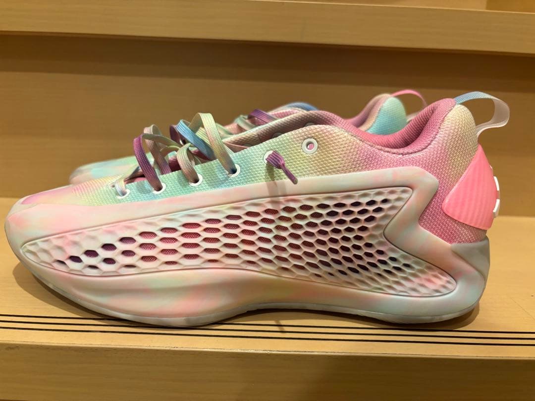 adidas バスケットボールシューズ マルチカラー