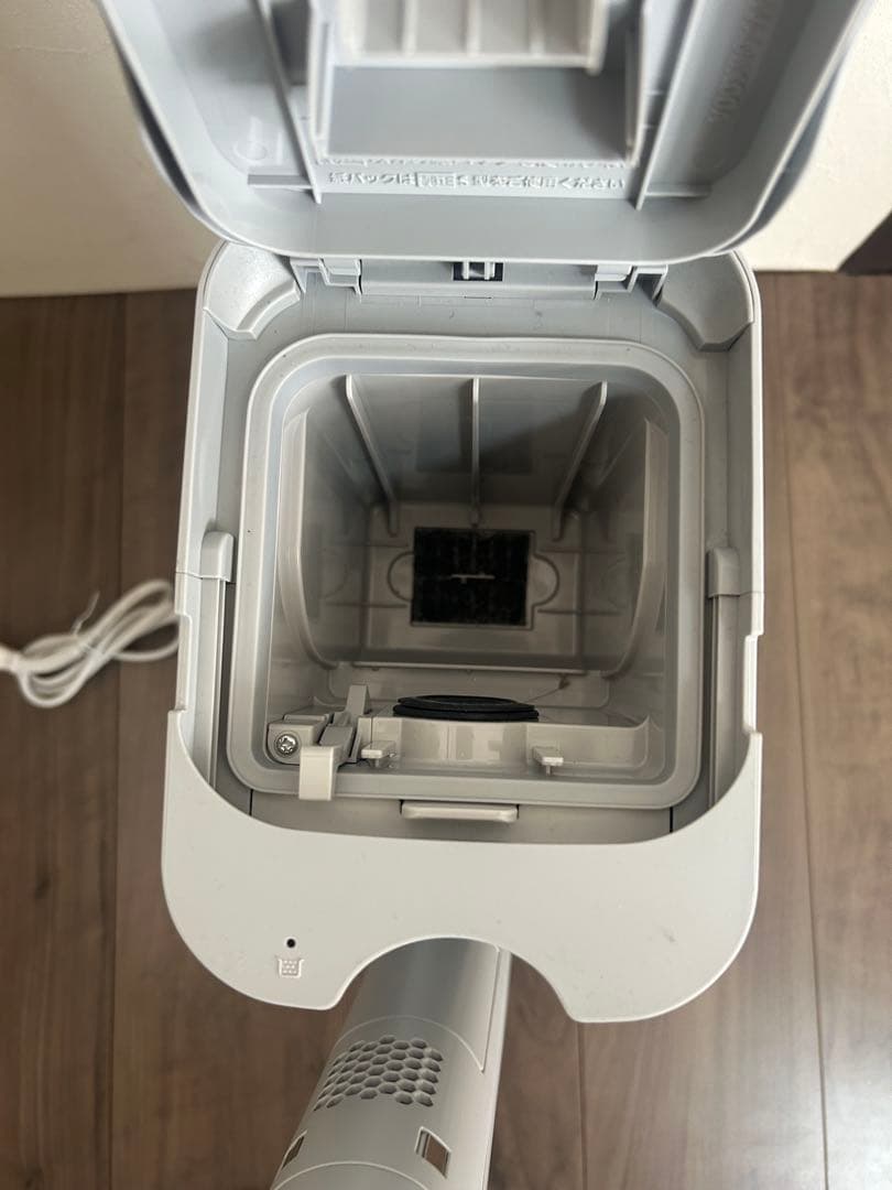 Panasonic 充電式掃除機 MC-NS70F（自動ゴミ収集）2024年製