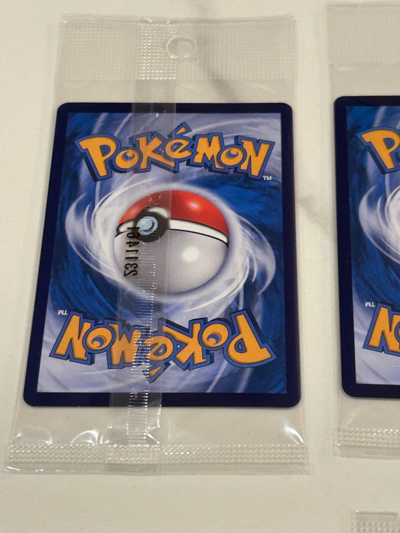 バティックシャツのピカチュウ　未開封　4枚セット