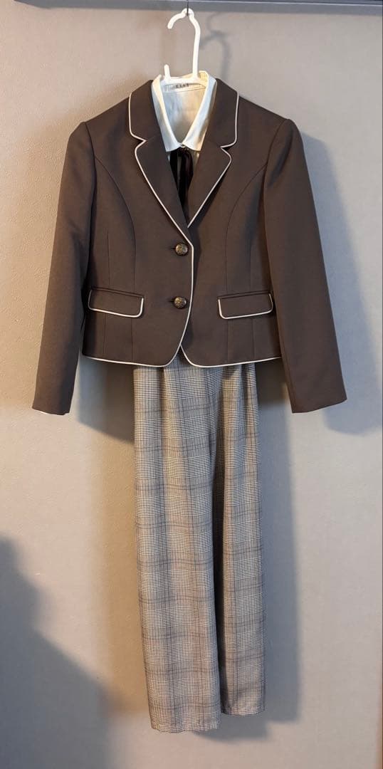 ELLE en noir（エルアンノアール）卒服パンツスーツ