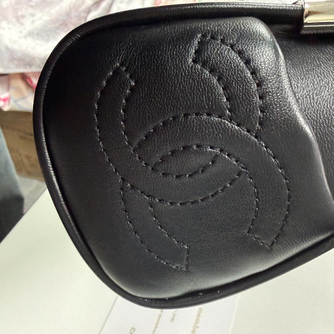 ブラックレザーショルダーバッグ