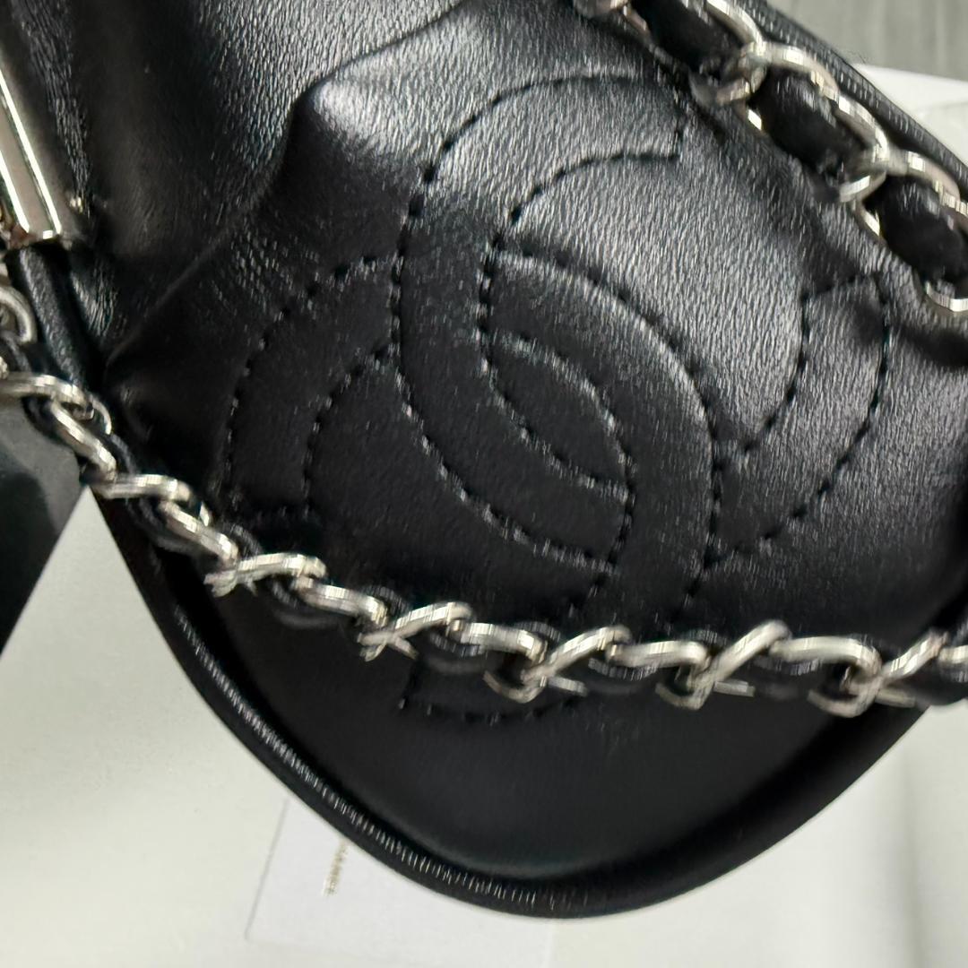 ブラックレザーショルダーバッグ