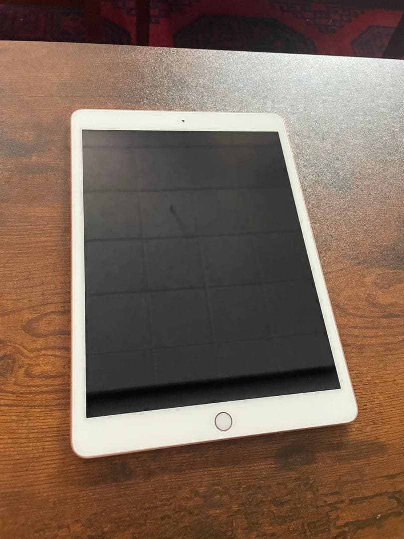 【まい】iPad 第8世代　32GB Wi-Fiモデル　美品