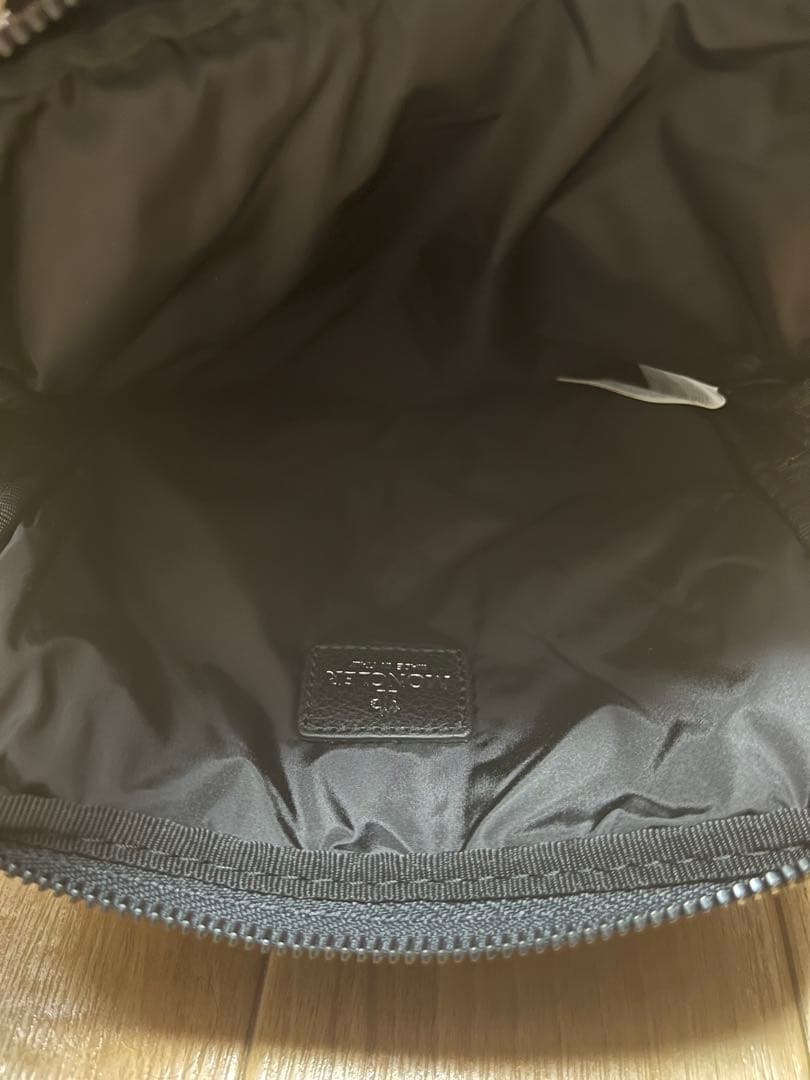 モンクレール メタルロゴ クラッチバッグ ポーチ