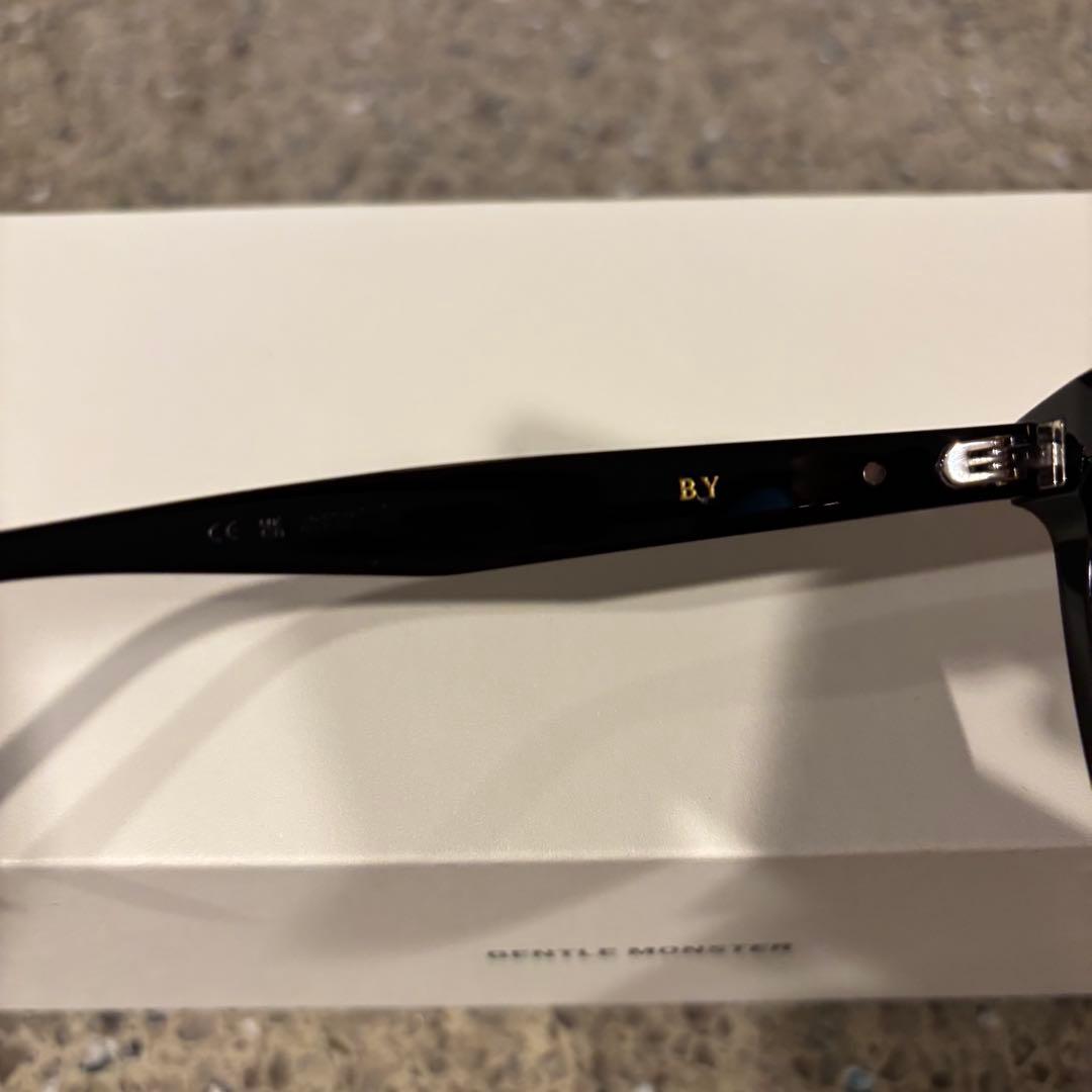 ジェントルモンスター　GENTLE MONSTER BY 黒