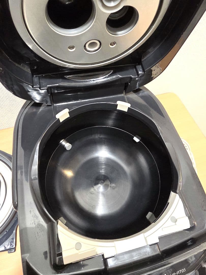 ​象印 NP-RT05-BA 圧力IH炊飯ジャー 3合炊き 2024年製