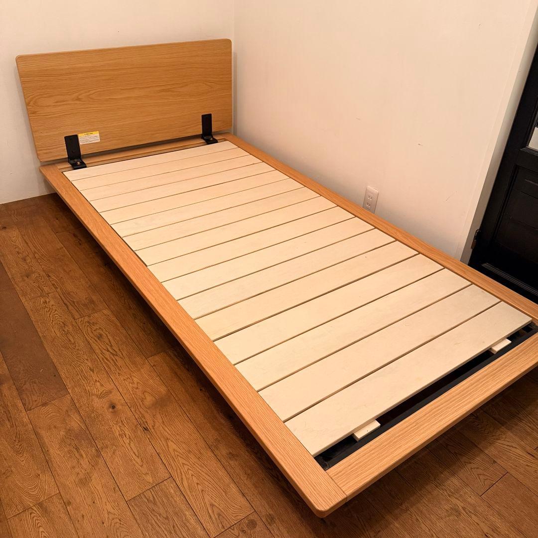 無印ベッドフレーム　シングルベッド　脚付き