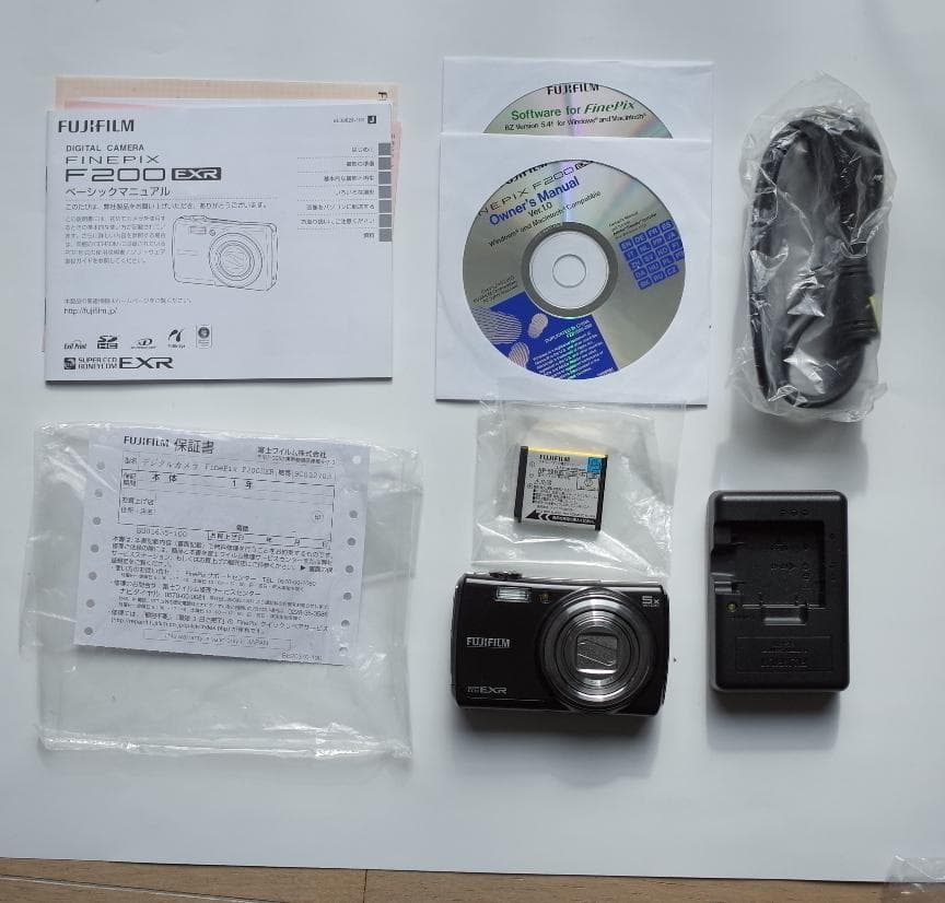 Fujifilm FinePix F200EXR コンパクトデジタルカメラ 美品