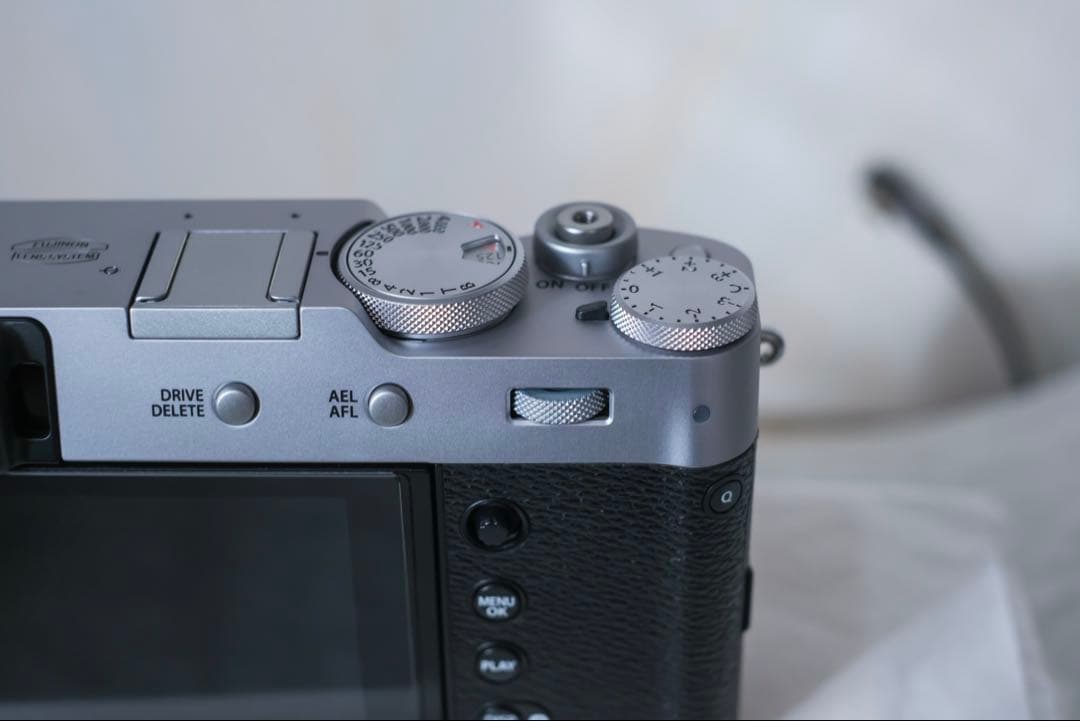 フジフィルム　X100ⅵ シルバー　シャッター数500回