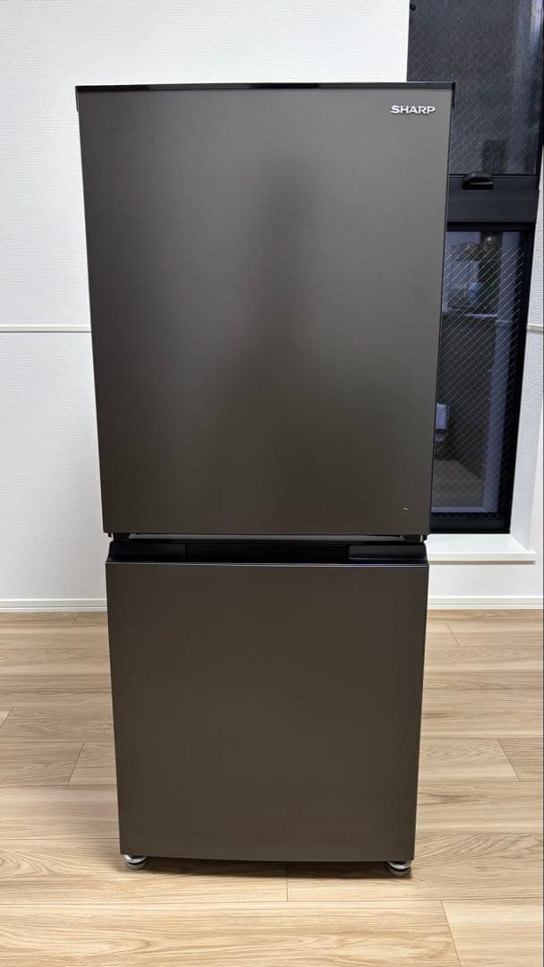 【美品】シャープ 冷蔵庫 152L黒(マットダークグレー)