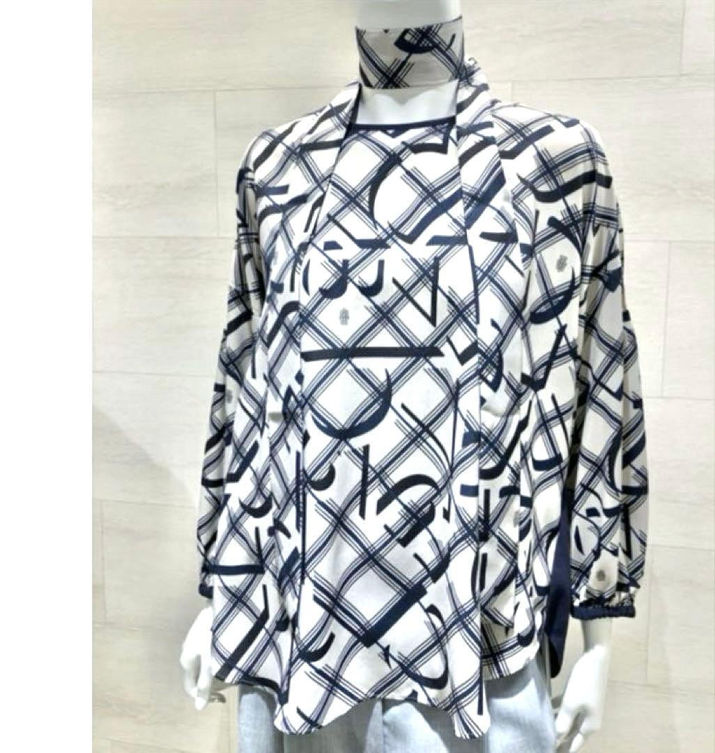 新品訳あり　モラビトブラン　カタログ掲載ロゴプリントブラウス¥63,800