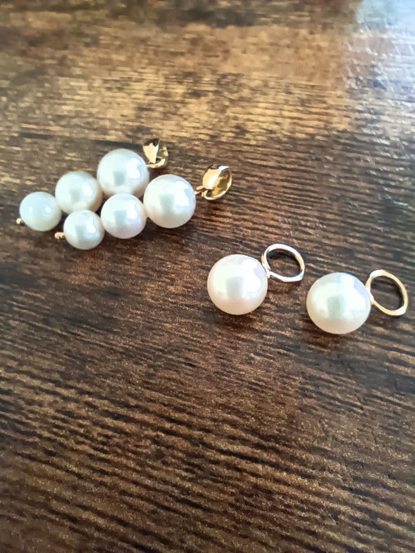 パールとゴールドのピアス両耳用アクセサリー