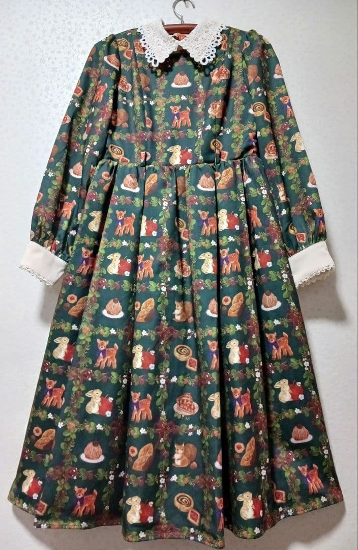 専用です。アクシーズkawaii♡動物とお菓子のプリント長袖ワンピース