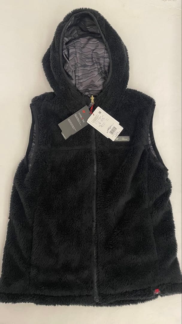 ニューバランス フード付き黒ベスト Lサイズ
