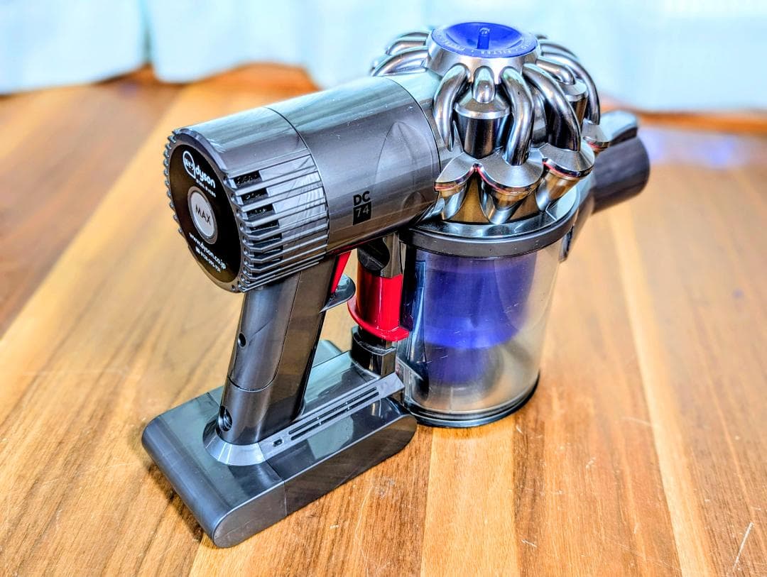 【メンテナンス済み】ダイソンコードレス掃除機 DC74　A1668