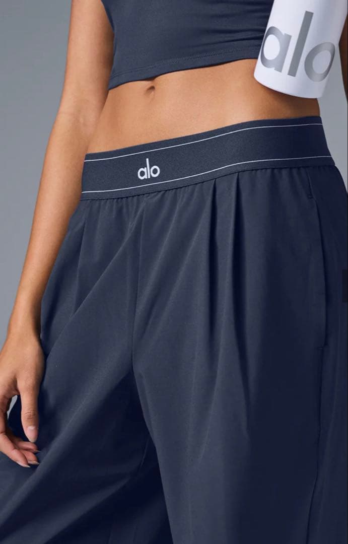 公式購入·未開封／alo yoga Suit Up Trouser アロヨガ
