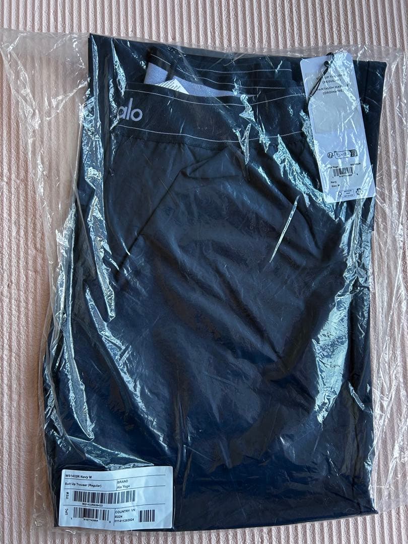 公式購入·未開封／alo yoga Suit Up Trouser アロヨガ