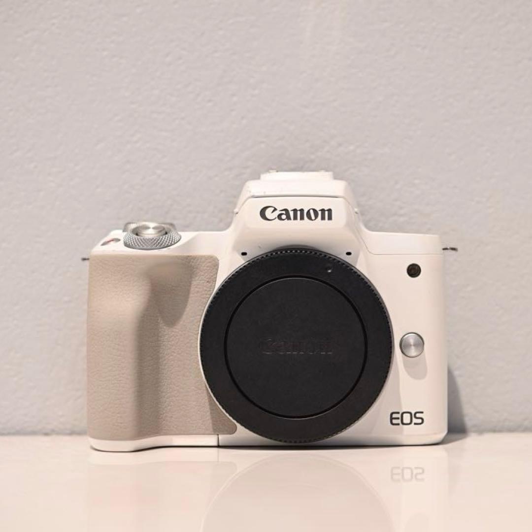 Canon EOS KISSM2 ダブルズームレンズキット　レンズ他3本付き