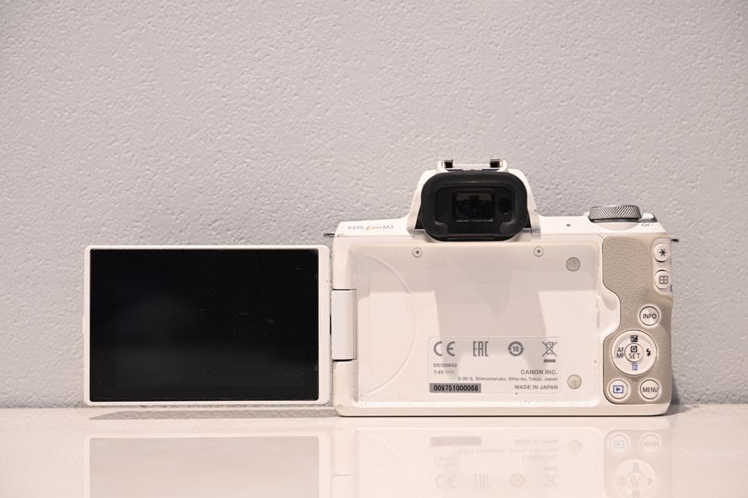 Canon EOS KISSM2 ダブルズームレンズキット　レンズ他3本付き