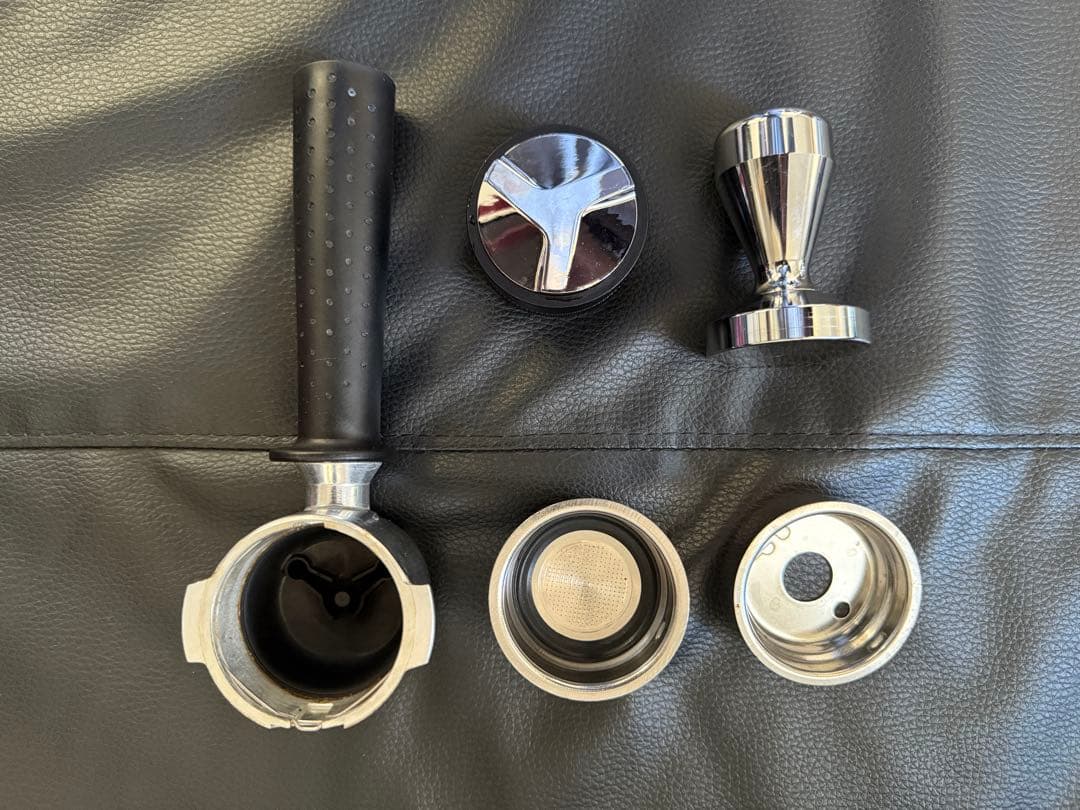 DeLonghi エスプレッソマシン ブラック　EC235J-BK