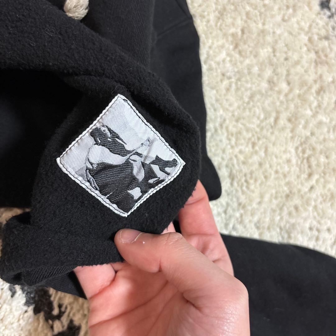 黒 フード付き クロップドパーカー