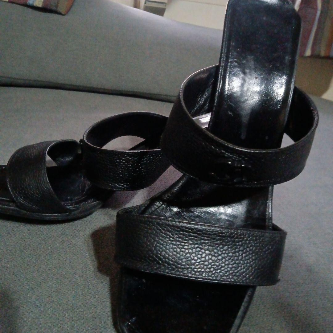 CHANEL希少キャビアスキンなかなか無い　37C足に靴色が付いたりカタカタ音無