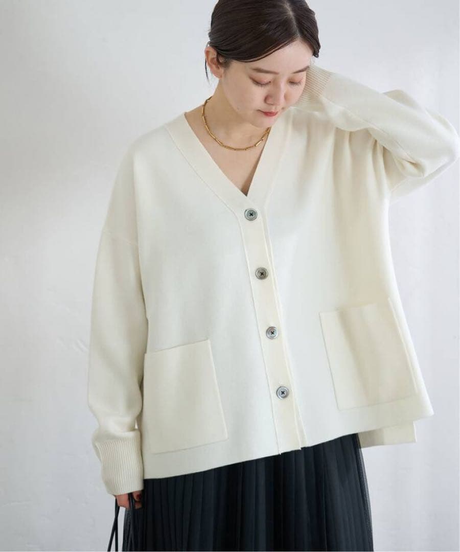 ピ*ー様 スーパーファインスムースVネックミドルカーディガン　ナチュラル