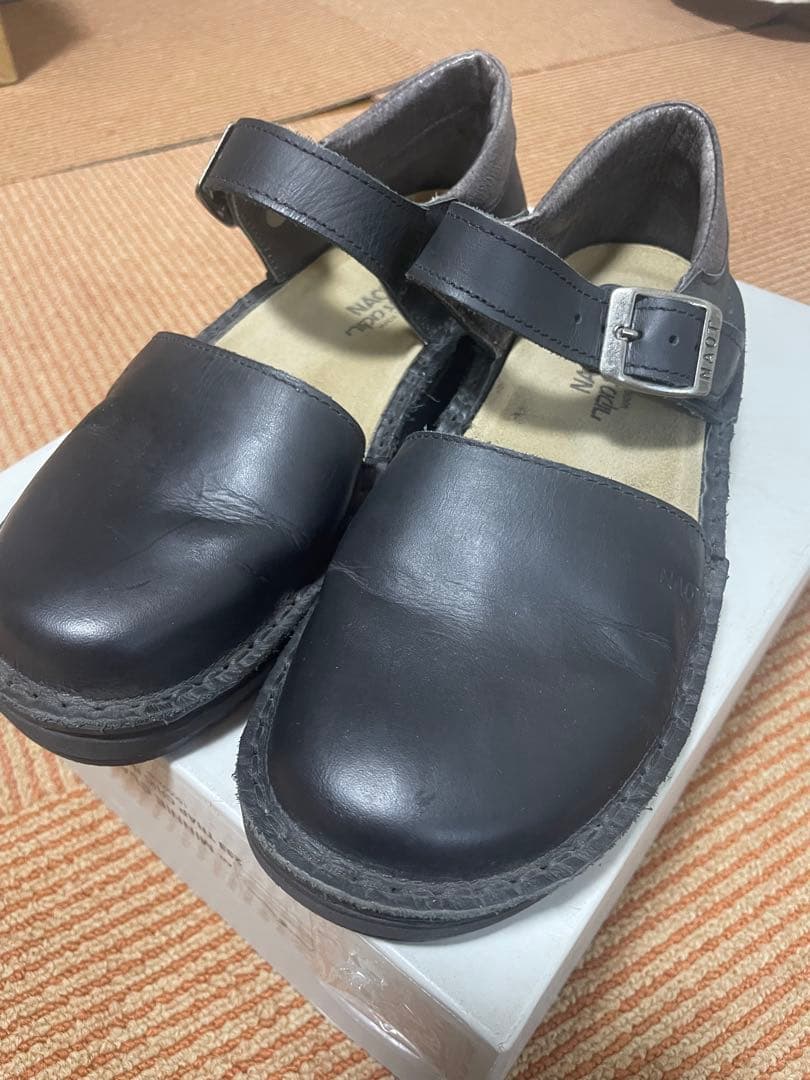 NAOTレザー ストラップ付き フラットシューズ 黒