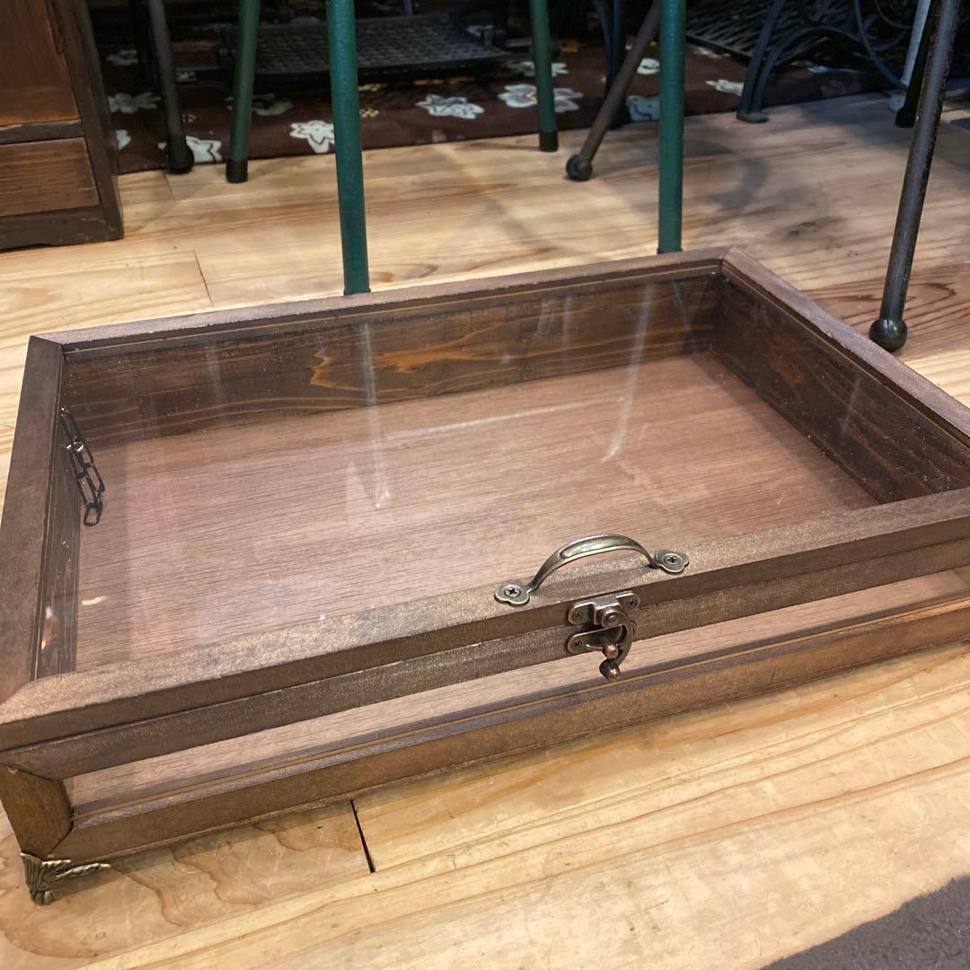 リーフ３　木製ガラスディスプレイケース