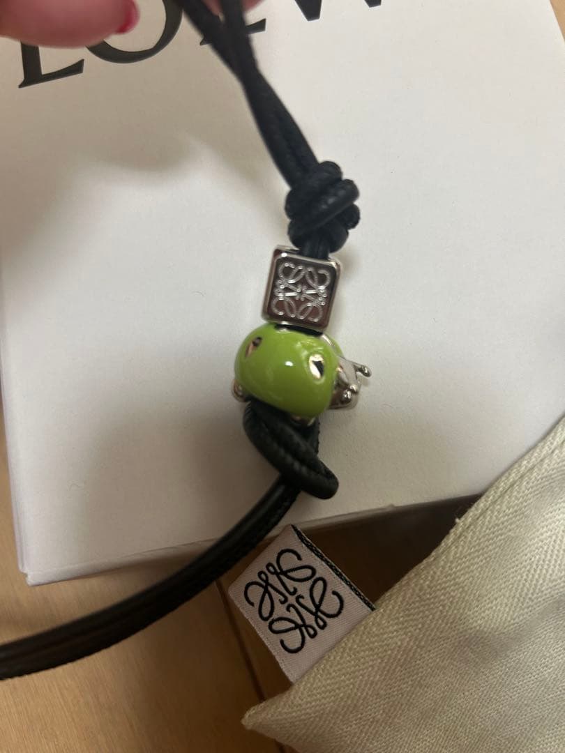 ロエベ チャーム てんとう虫