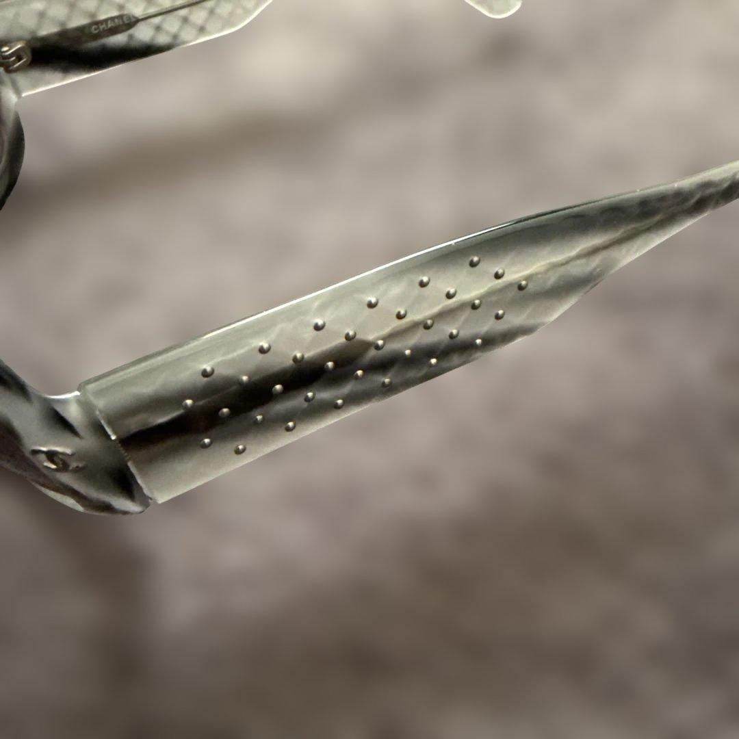 CHANEL サングラス スタッズ　グレー