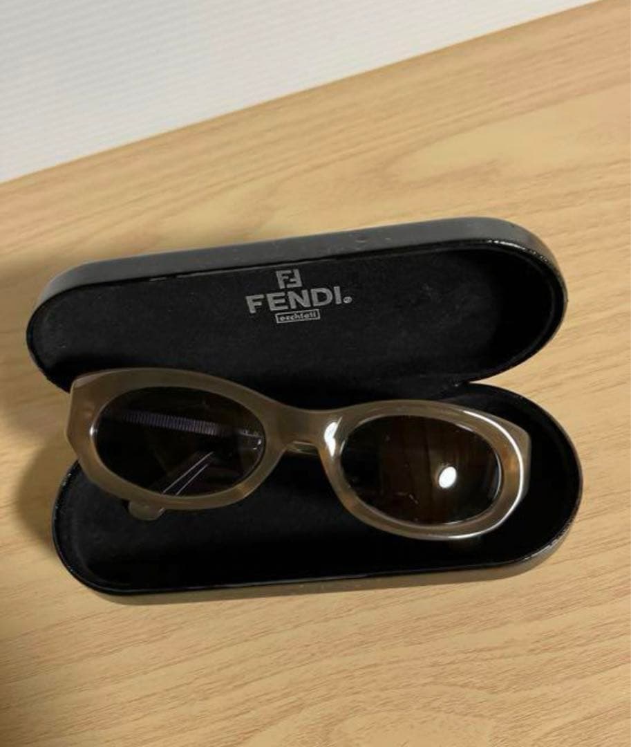 野口さん　old FENDI サングラス