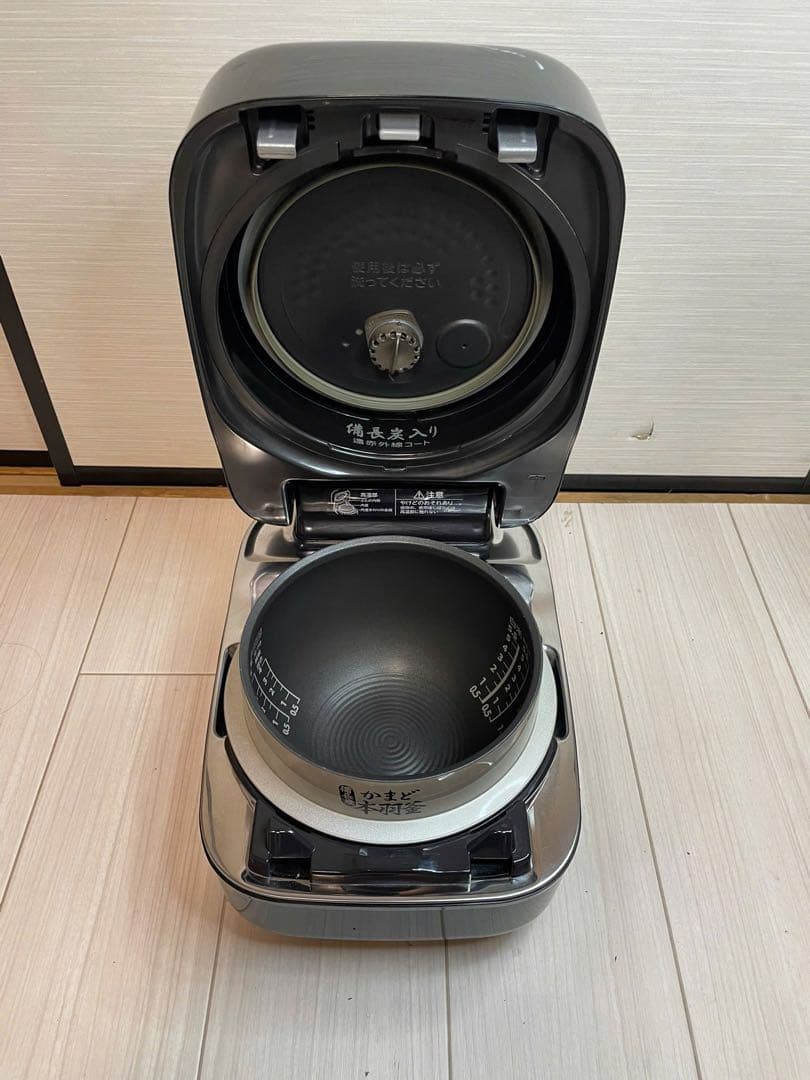 値下！東芝 真空圧力 IH炊飯器 5.5合 備長炭かまど本羽釜 RC-10ZWL