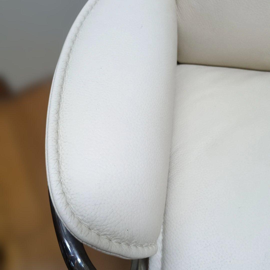 エコーネス　ホワイトレザーアームチェア