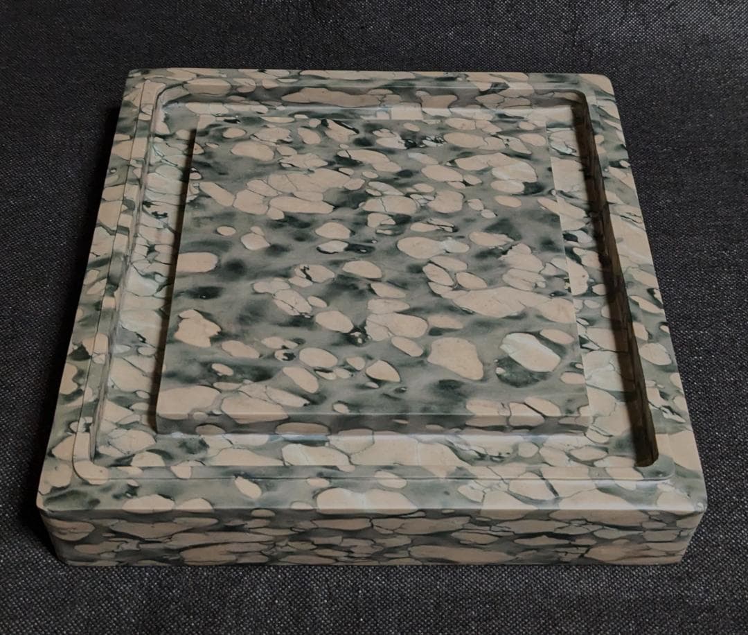 【石渠方硯　豆斑玉石　大型加厚6㎏】◆淡紫と深緑の豆斑美石 ◆珍品◆布化粧箱